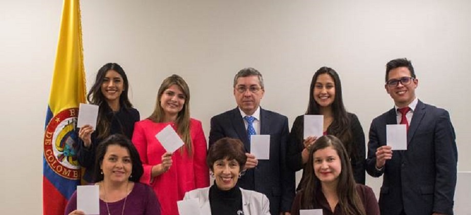 El Consulado de Colombia en San Francisco saca tarjeta blanca para celebrar el Día Internacional del Deporte para el Desarrollo y la Paz